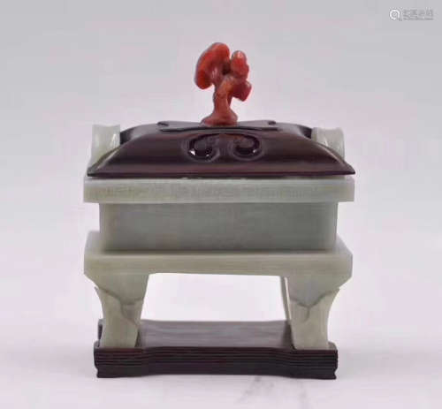 A WHITE JADE CARVED FOUR LEGS CENSER