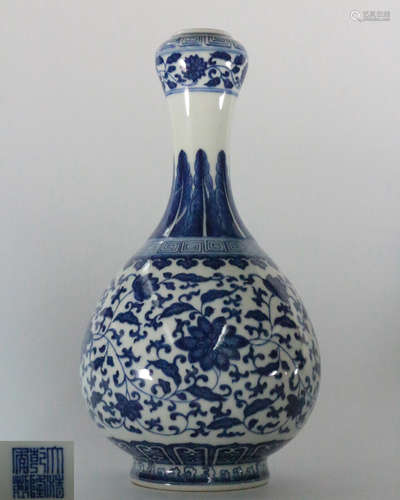 QIANLONG MARK BLUE&WHITE GARLIC-HEAD VASE