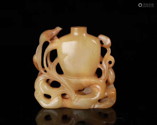 A HETIAN YELLOW JADE SNUFF BOTTLE