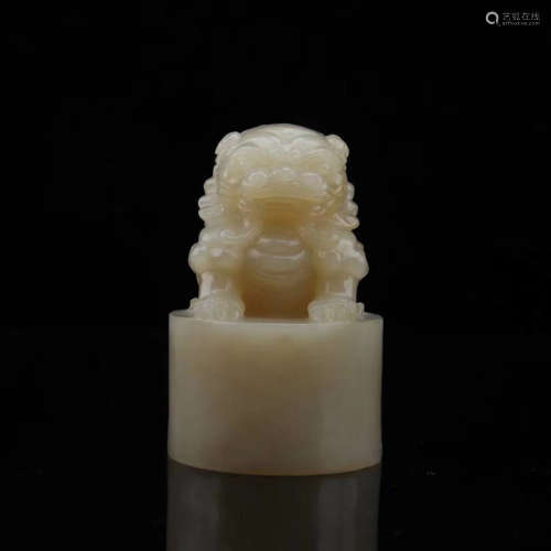 A HETIAN JADE CARVED LION SHAPED SEAL
