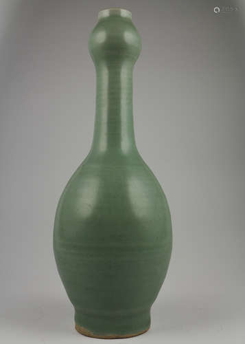 LONGQUAN CELADON VASE