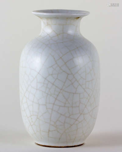 DAMING TIANSHUN NIANZHI MARK GUAN-TYPE VASE