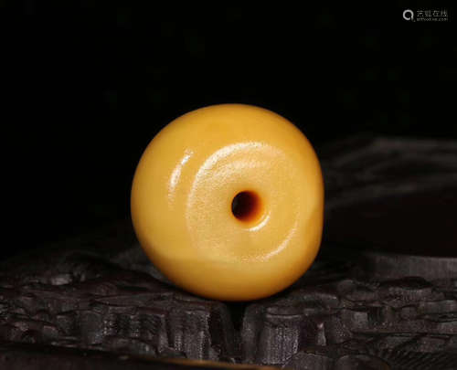 A OLD TIBETAN MILA AMBER BEAD