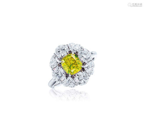 1.51克拉天然艳彩绿黄色钻石配钻石戒指