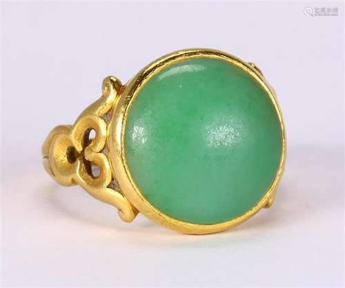 Jadeite and 18k yellow gold ring