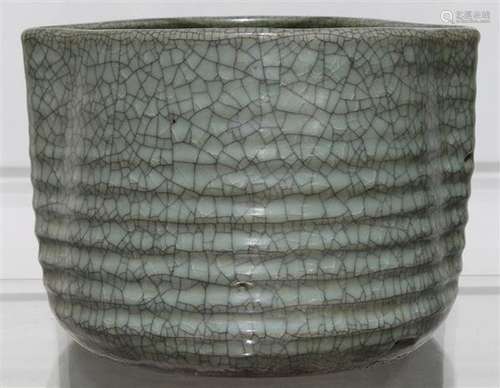 Guan type Crackle Glaze Vessel