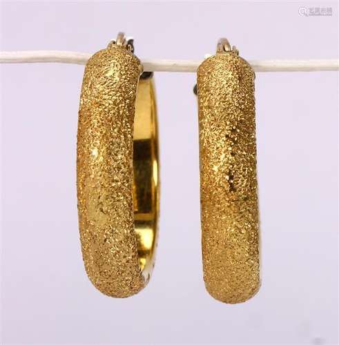 Pair of 18k yellow gold earrings