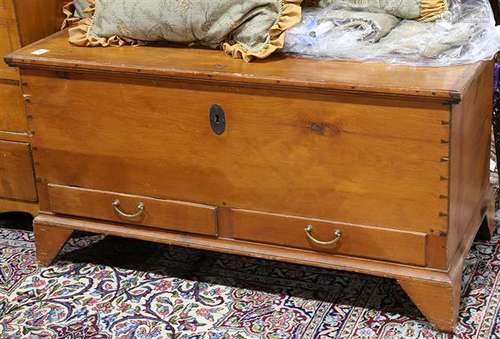 American pine blanket chest