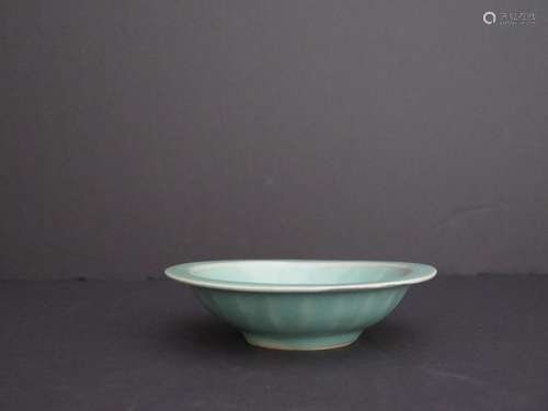 A LONGQUAN CELADON 'DOUBLE FISH' BRUSH WASHER, SOUTHERN SONG DYNASTY