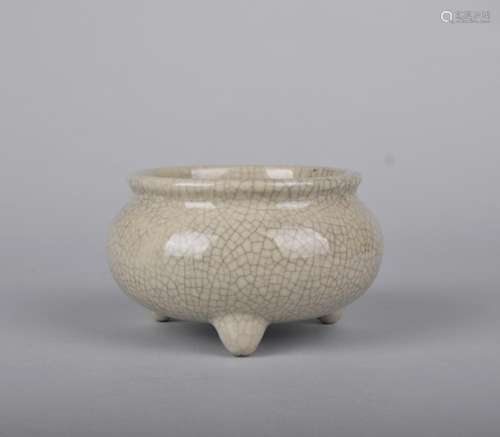 A GE-TYPE TRIPOD CENSER, QING DYNASTY