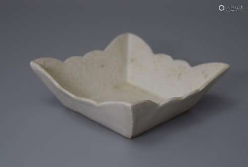 A MOLDED DING RECTANGULAR BRUSH WASHER, JING-YUAN DYNASTY