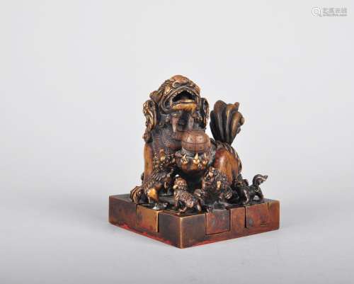 A BRONZE 'LION' FINIAL SEAL AND BOX, QING DYNASTY