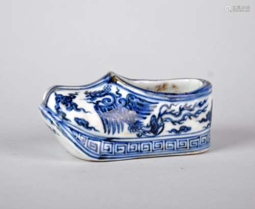 A BLUE AND WHITE 'CLOUD AND PHOENIX' WATER POT, MING DYNASTY