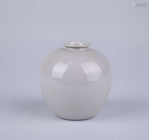 A SMALL GUAN-TYPE JUN VASE, QING DYNASTY