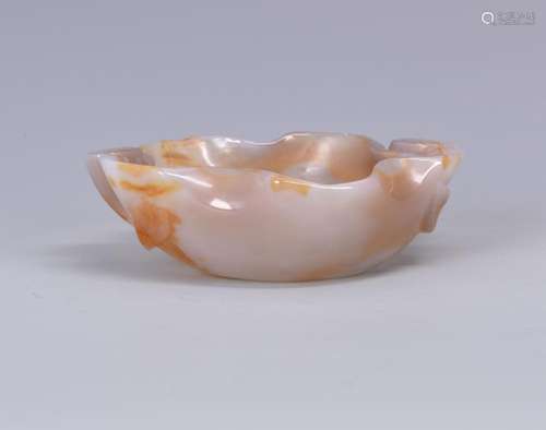 A CHALCEDONY LOTUS-FORM BRUSH WASHER, EARLY QING DYNASTY