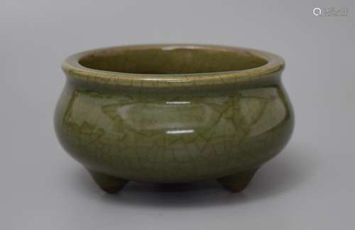 A GREEN-GLAZED GE-TYPE CENSER, 19TH CENTURY