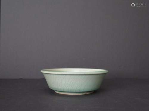 A LONGQUAN CELADON BRUSH WASHER, SOUTHERN SONG DYNASTY