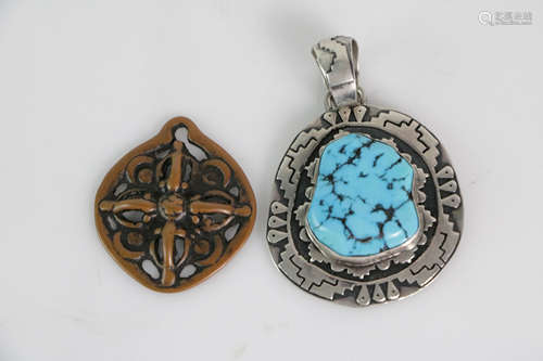 2 Pieces of Pendants