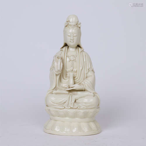 CHINESE PORCELAIN BLANC DE CHINE WHTIE GLAZE SEATED GUANYIN