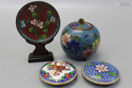 Group of four Chinese cloisonne items.