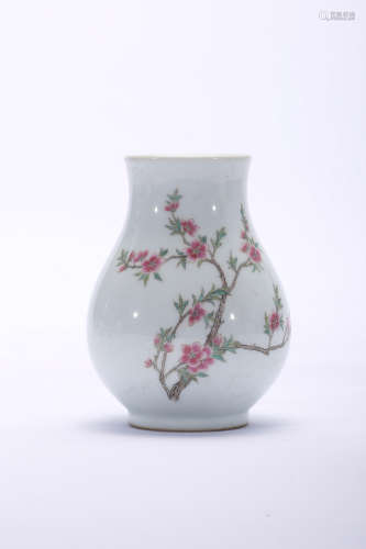 Chinese famille rose porcelain vase, mark on the bottom.