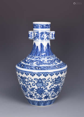 Chinese blue and white porcelain vase, Qianlong mark.