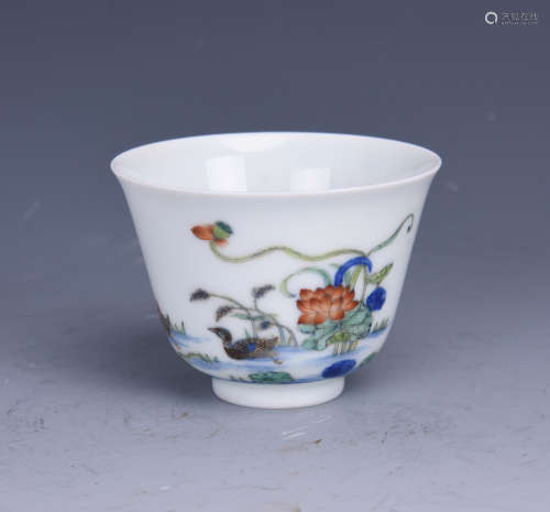 Chinese famille verte and blue and white porcelain cup, Kangxi mark.