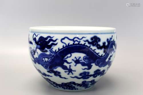 Chinese blue and white porcelain jardiniere