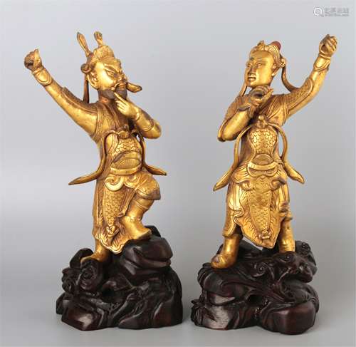 A PAIR OF CHINESE BRONZE FIGURES