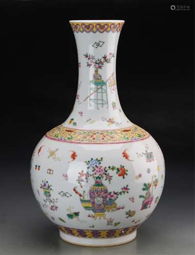 CHINESE FAMILLE ROSE PORCELAIN VASE