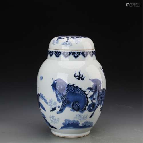 CHINESE BLUE AND WHITE PORCELAIN COVER JAR