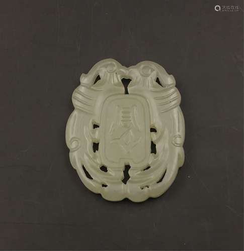 CHINESE WHITE JADE PENDANT