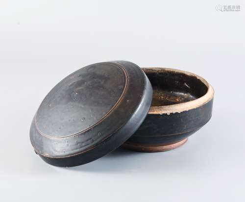 Tang dynasty Yaozhou kiln black glaze box