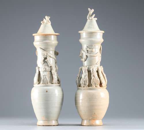 Bluish and white glazed bottle(pair)