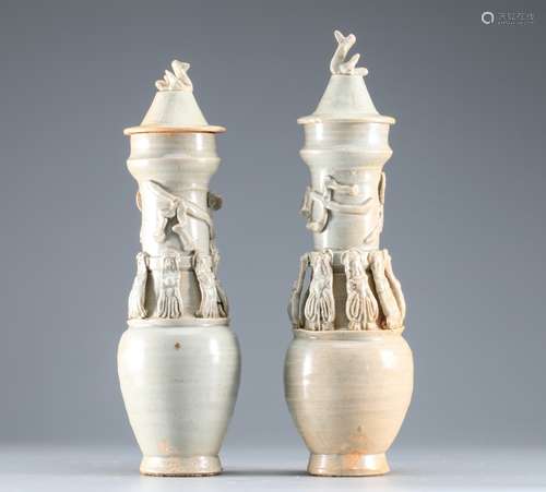 Bluish and white glazed bottle(pair)