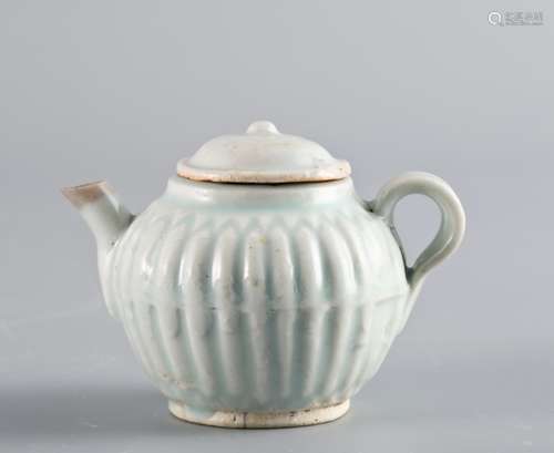 Bluish and white glazed grain ewer