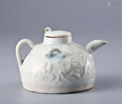 Southern song dynasty hutian kiln bluish and white glazed grain kettle