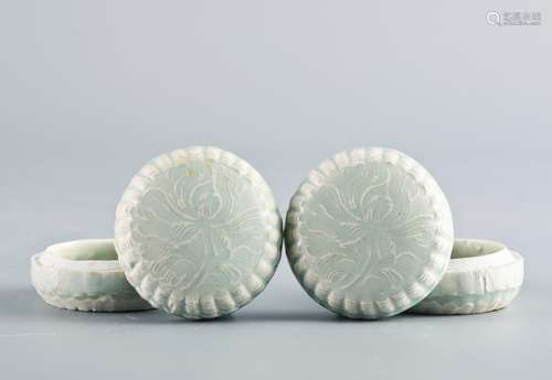 Hutian kiln bluish and white glaze chrysanthemum grain box (pair)