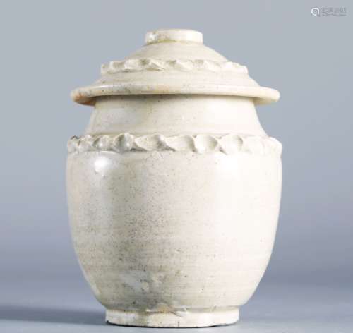 Song dynasty celadon glazed rope grain jar with cover