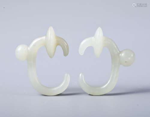 White jade eardrop (pair)