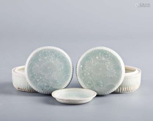 Hutian kiln bluish and white glazed lotus grain box (pair)