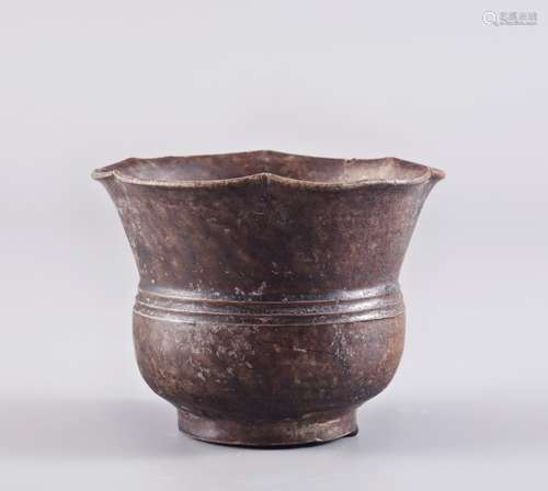 Song dynasty Sichuan kiln yellow glazed container