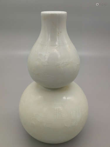 China, Gourd-shaped Dragon and Phoenix Vase