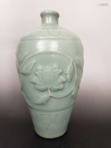 China,Longquan kiln plum vase