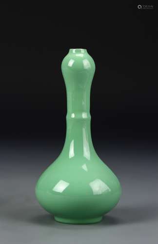 Chinese Apple Green Glazed Vase