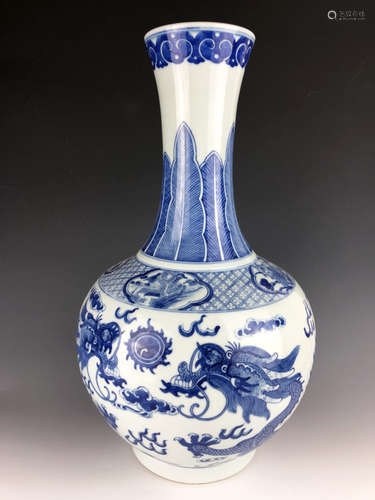 China,Blue and White Double Dragon Play Bead Bottle