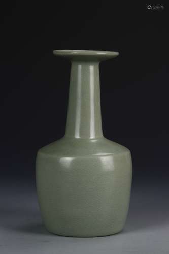 Chinese Longquan Yao Crackle Glazed Vase