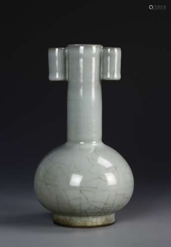 Chinese Crackle Glazed Arrow Vase