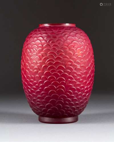 RENÉ LALIQUE 1860 Ay/Champagne - 1945 Paris VASE 'ECAILLES'