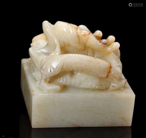 A HETIAN JADE CARVED DRAGON DESIGN SEAL